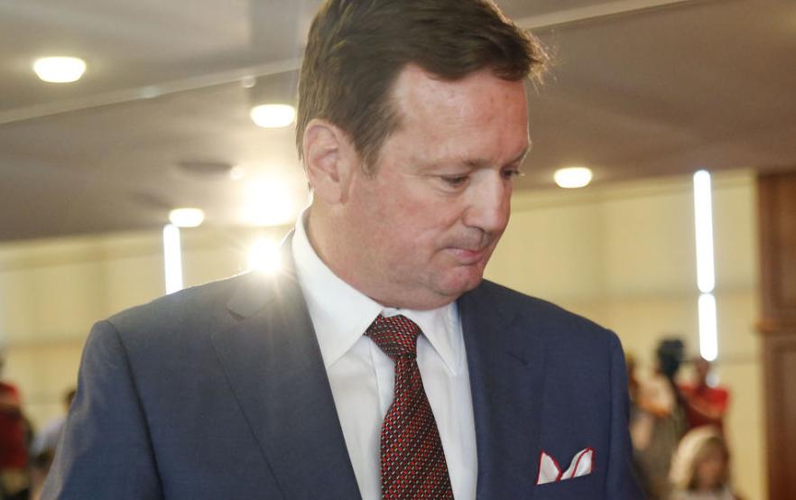 BOB STOOPS